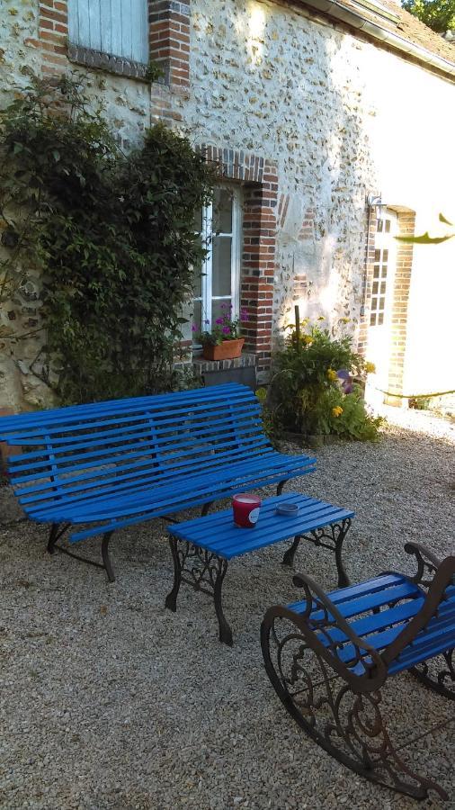 Les 3 Roses Bed and Breakfast Villeneuve-sur-Yonne Esterno foto