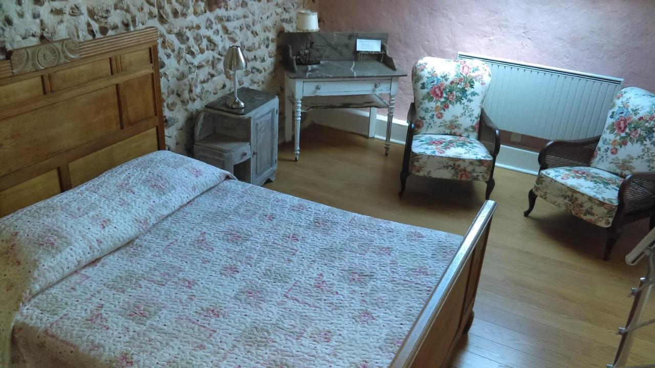 Les 3 Roses Bed and Breakfast Villeneuve-sur-Yonne Esterno foto