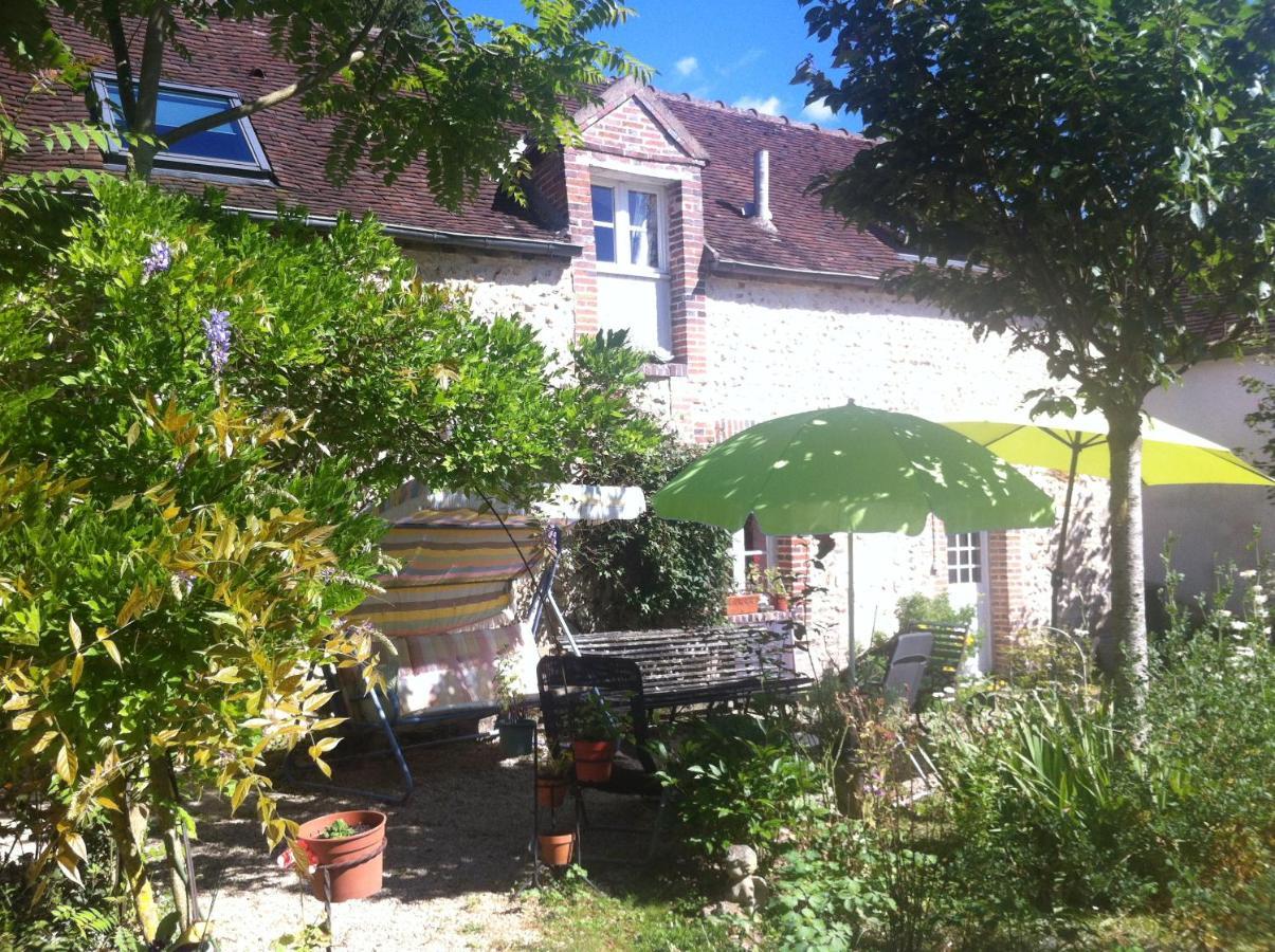 Les 3 Roses Bed and Breakfast Villeneuve-sur-Yonne Esterno foto