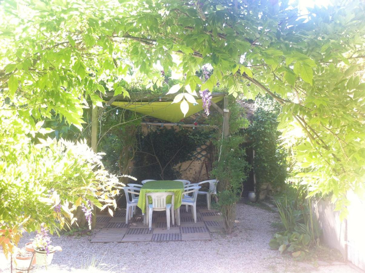 Les 3 Roses Bed and Breakfast Villeneuve-sur-Yonne Esterno foto